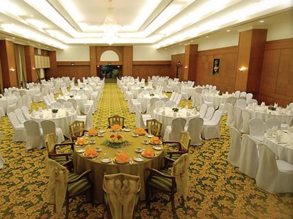 Mulia Hotel Бандар-Сери-Бегаван Экстерьер фото