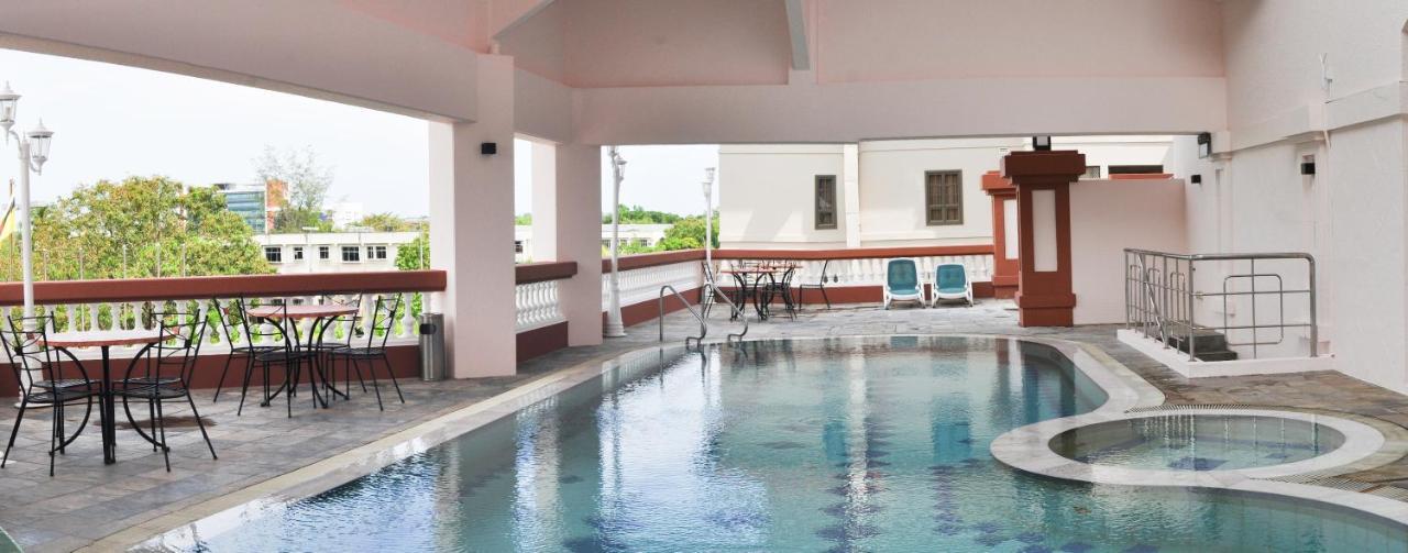 Mulia Hotel Бандар-Сери-Бегаван Экстерьер фото